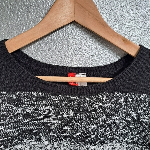 Divided Oversized Pullover Sweater Size XS - Picture 6 of 7